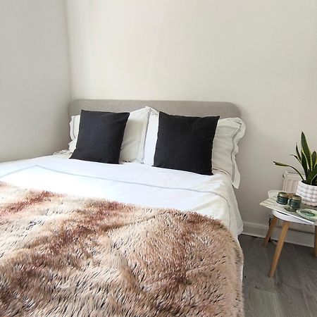 Bright Chiswick Apartment - Great Location لندن المظهر الخارجي الصورة