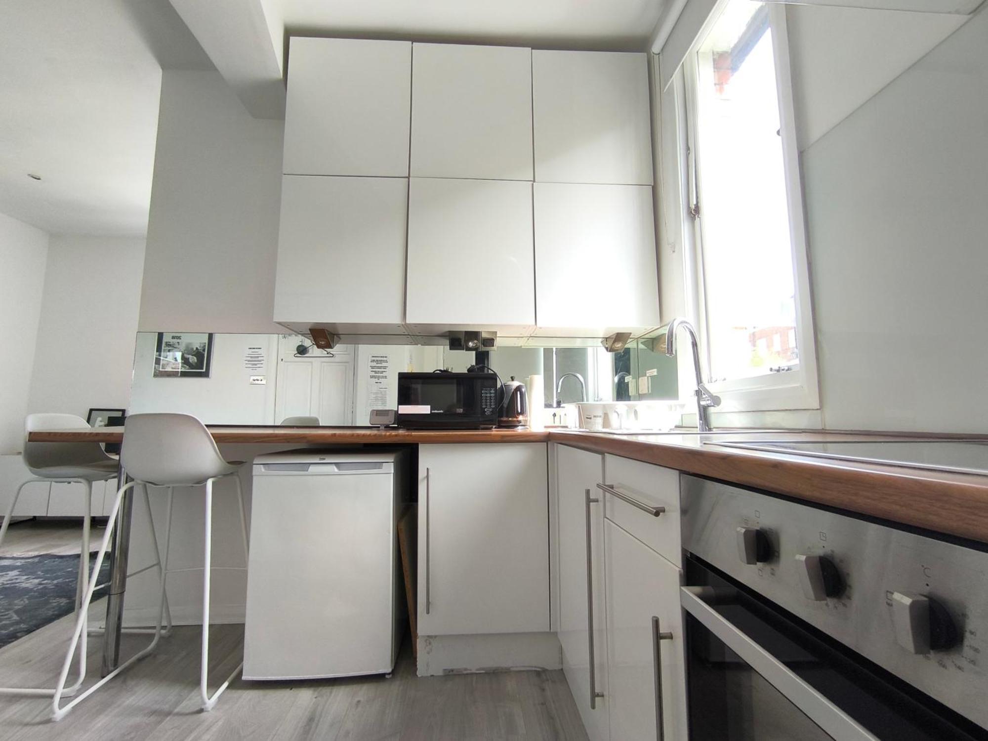 Bright Chiswick Apartment - Great Location لندن المظهر الخارجي الصورة