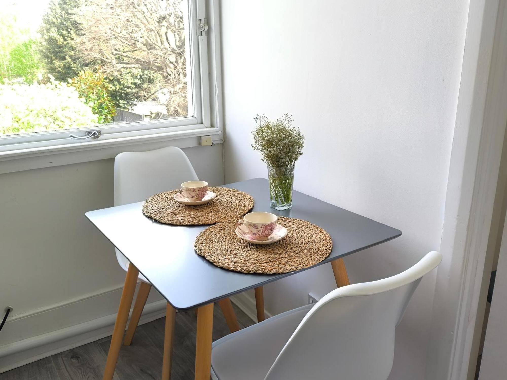 Bright Chiswick Apartment - Great Location لندن المظهر الخارجي الصورة